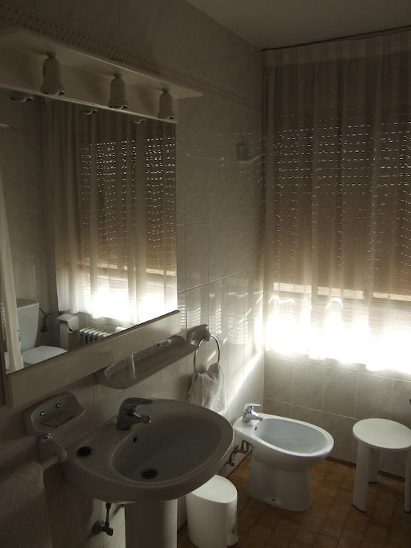 Hostal El Botero Monreal del Campo Rom bilde